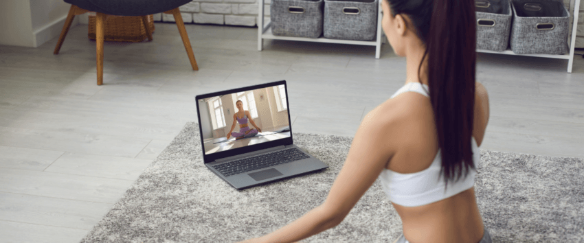 A yogi is having her yoga classe online at home